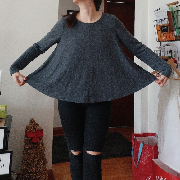 FREE w/$30 Purchase; Forever 21 Gray Long Sleeve Swing Top - Picture 6 of 12